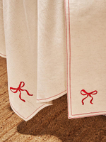 Скатерть fancy bows бежевого цвета из коллекции essential, 180х180 см