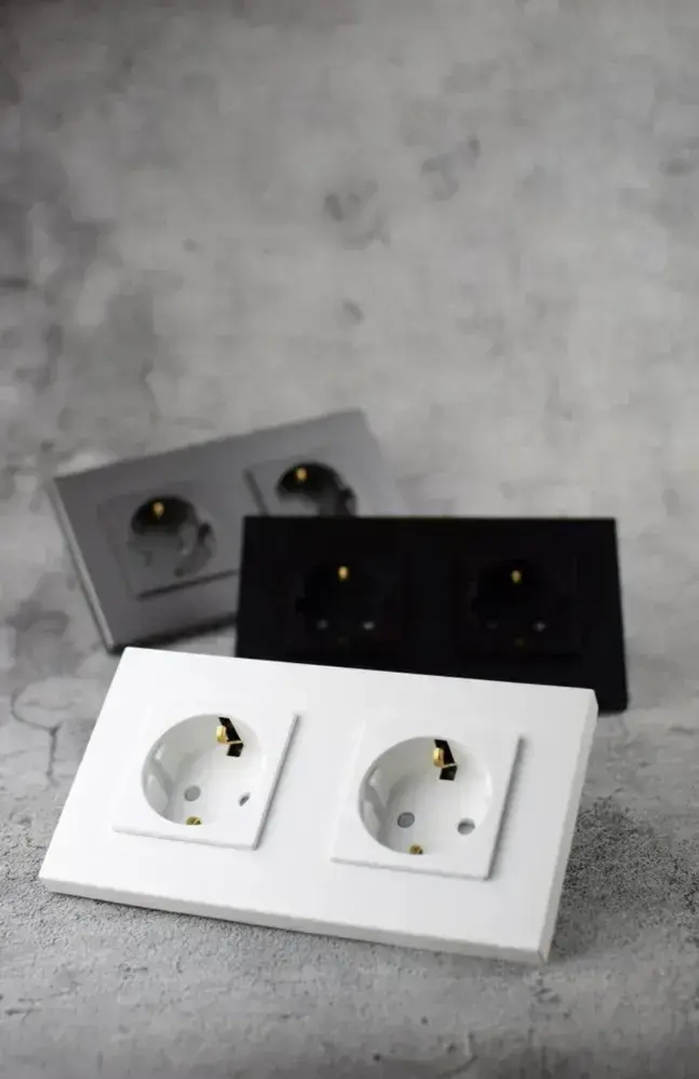 Розетки белые с заземлением, двойная розетка с защитными шторками