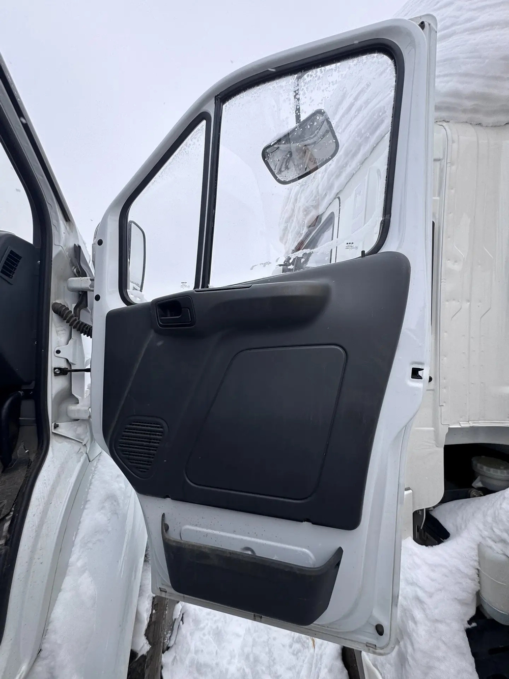 Ural NEXT 4320 6x6 Бортовой с КМУ U1B1A1 	(Дизельный, 6,7 л, 273 л.с., МТ)