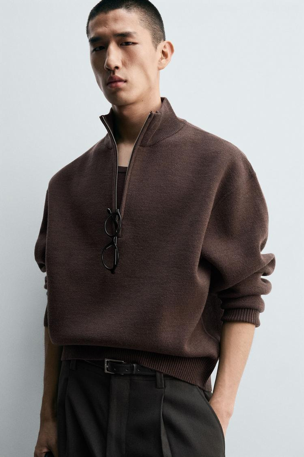 ZARA СВИТЕР С ЗАСТЕЖКОЙ-МОЛНИЕЙ НА ВОРОТНИКЕ, ТЕМНО-КОРИЧНЕВЫЙ