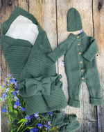 Вязаный комплект на выписку 5 предметов  "Лапша" (Одеяло утеплен., бант, пинетки, комбинезон, шапка) (Цвет: Зеленый)