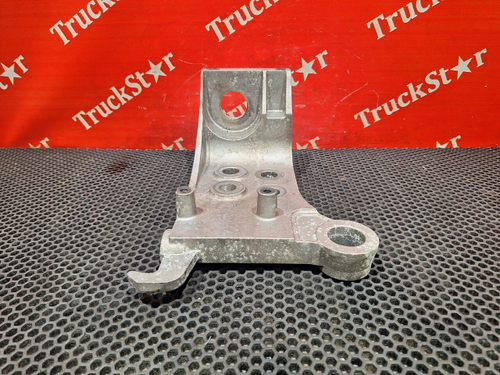 Кронштейн бампера левый 2018г.