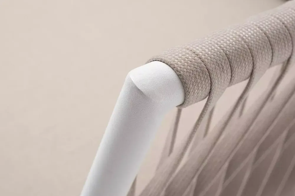 "Касабланка" кресло плетеное из роупа, каркас алюминий белый муар, роуп бежевый 20мм, ткань бежевая 15052