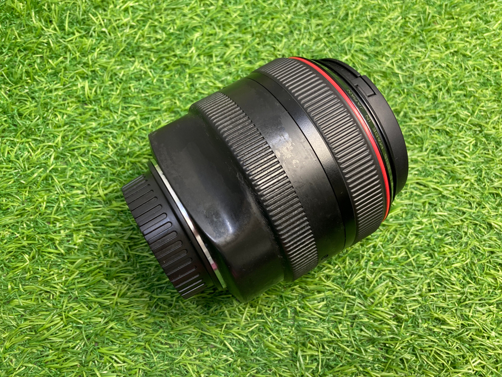 Canon EF 85mm 1.2L USM