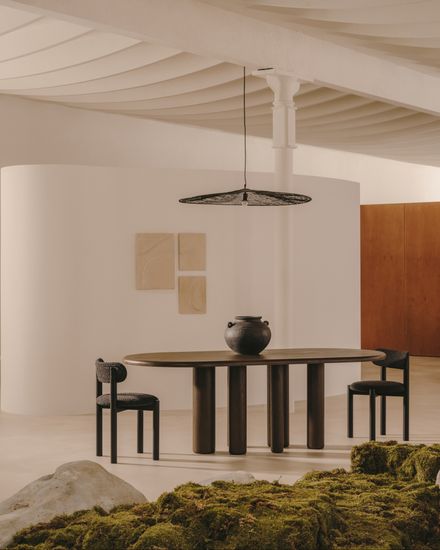 Mailen Овальный стол из ясеневого шпона с темной отделкой Ø 220 x 105 см Испания