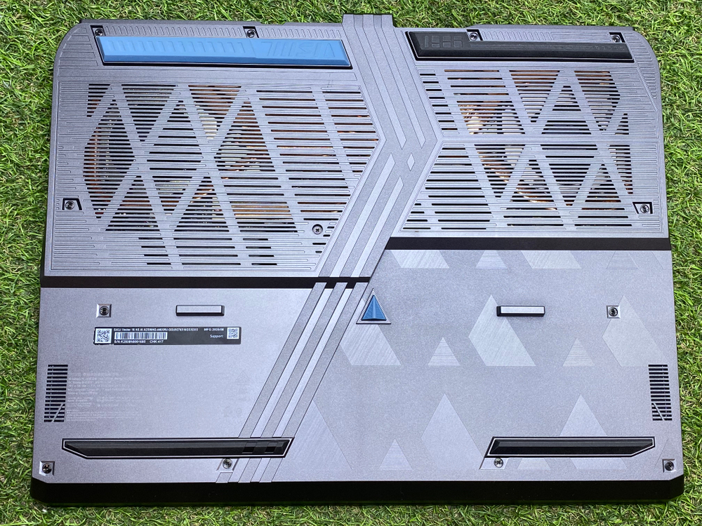 Игровой ноутбук MSI Ultra 9/16/FHD+ 144Hz/Vector 16 HX AI/Windows 11 Pro