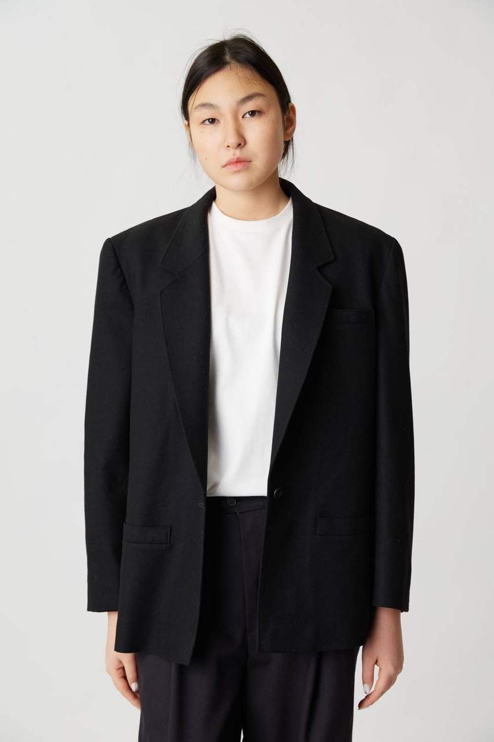 Винтажный объемный жакет из черной шерсти 