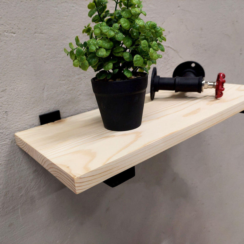 Настенные полки из натурального дерева в стиле Лофт