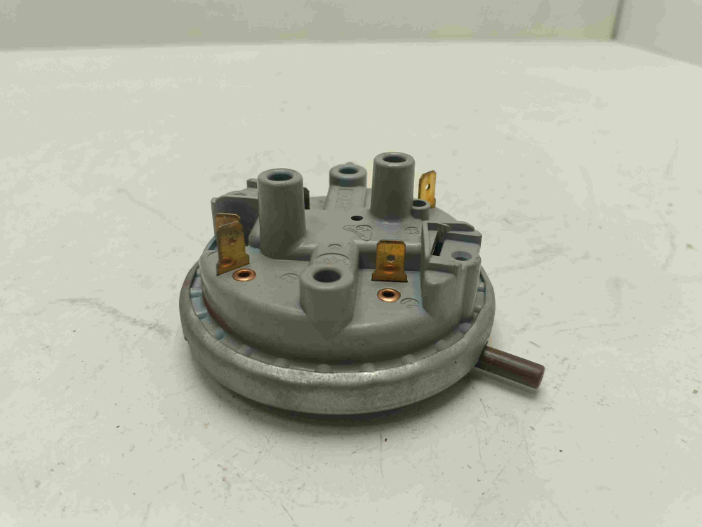2296XW кт227 Датчик уровня воды для стиральной машины Indesit 160019901 б/у