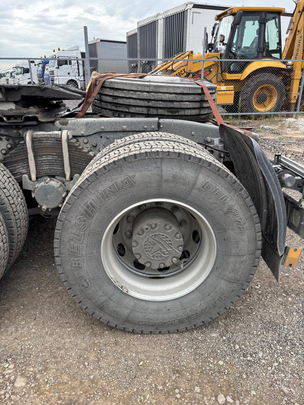 МАЗ 6430 6x4 Седельный тягач 643028-520-012 (Дизельный, 11,7 л, 428 л.с., МТ)