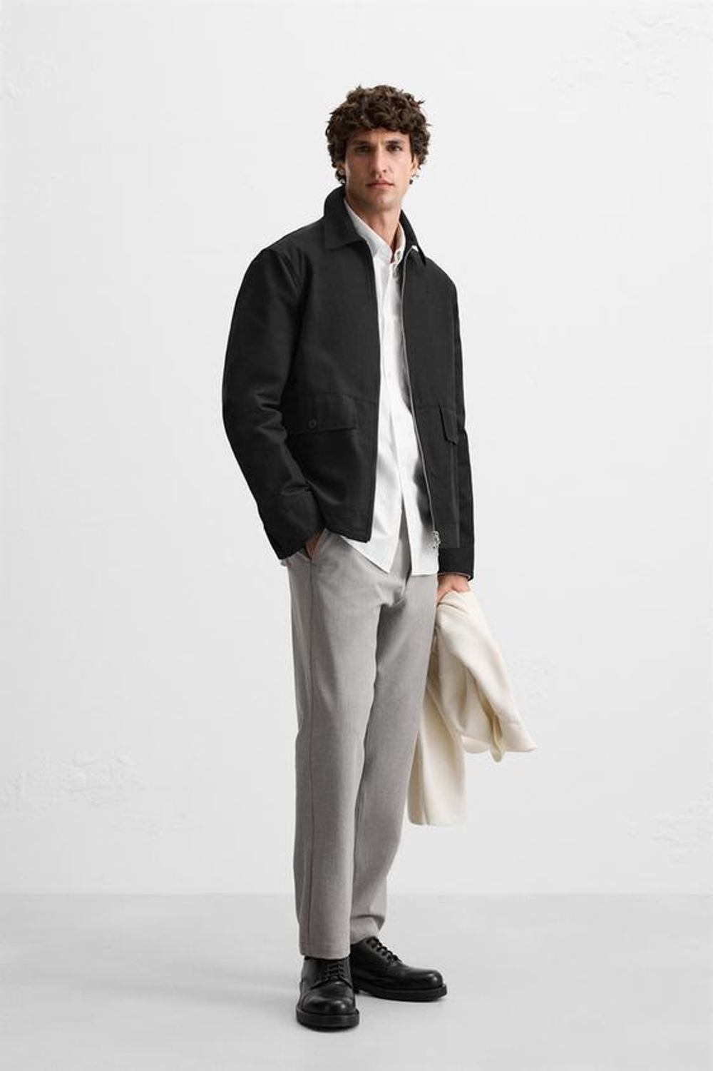 ZARA БРЮКИ КОМФОРТНОЙ ПОСАДКИ ИЗ РЕЛЬЕФНОЙ ТКАНИ, СВЕТЛО-СЕРЫЙ