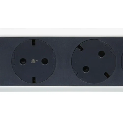 Legrand Revolution Комфорт Бело-черный Удлинитель 4x2К+З с выкл., кабель 1,5м, плоские розетки, фиксируемый поворотный блок, 694529
