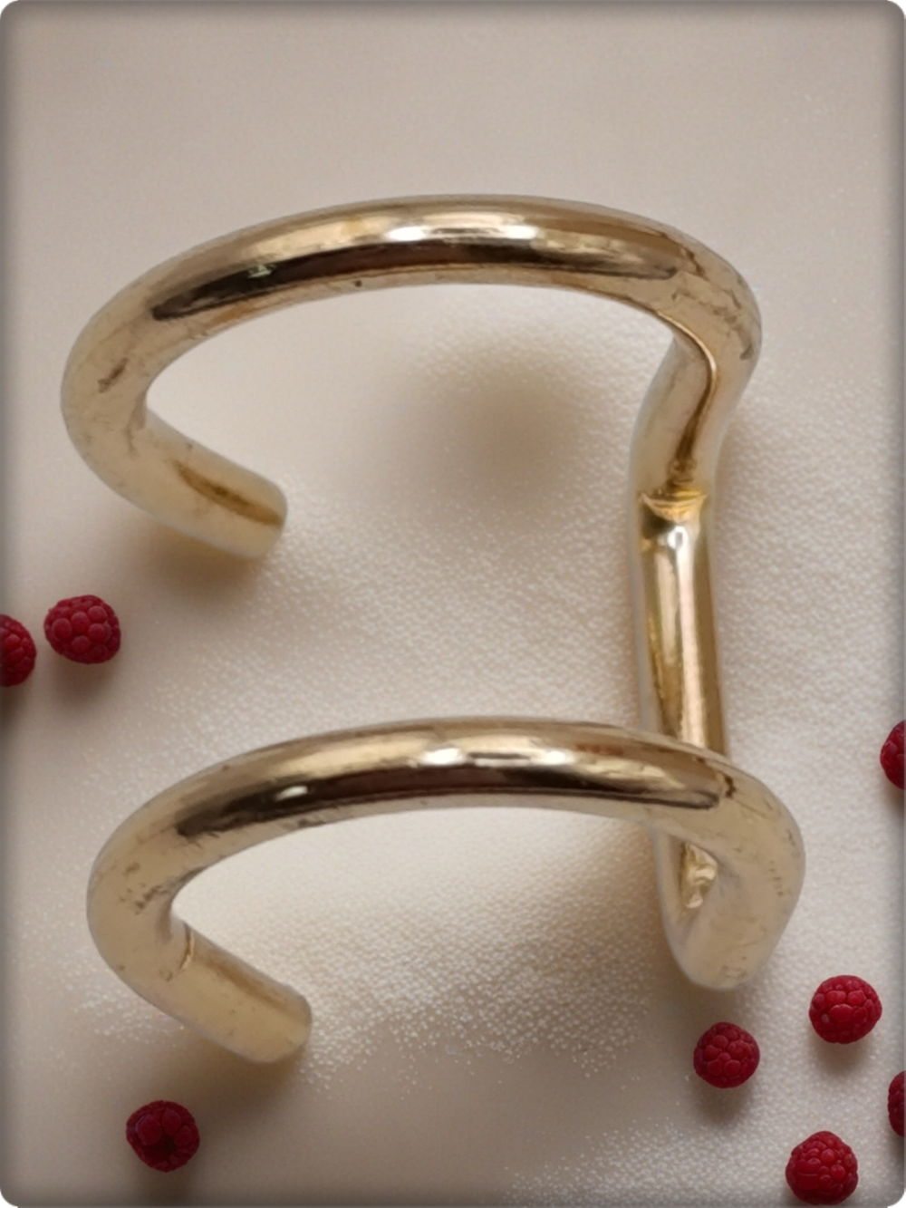 Клипса без прокола уха "Двойная" золотистая. Бижутерия.