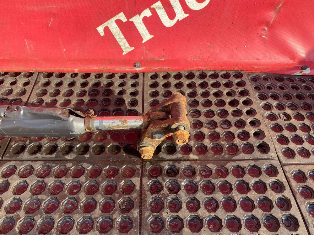 Цилиндр подъема кабины 2018г