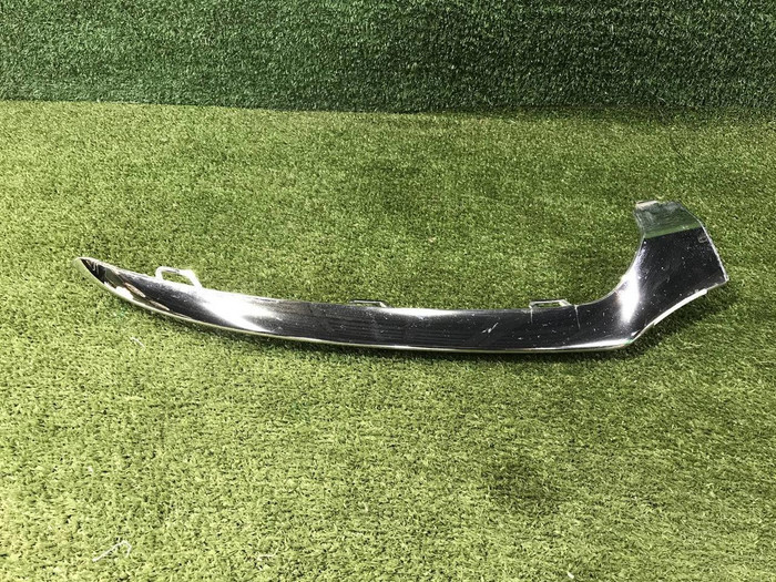 Молдинг переднего бампера правый Mercedes C w205 (2014-2018) AMG