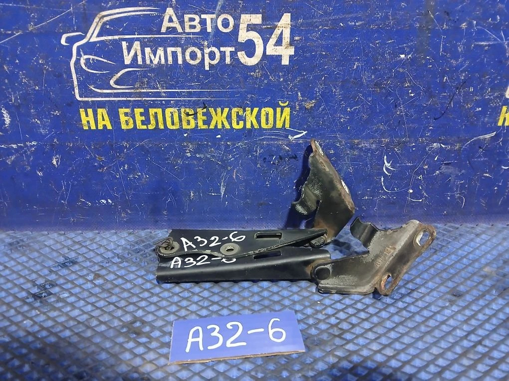 Петля капота правая NISSAN CEFIRO 1994