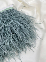 Перо цвета пыльная голубая ель