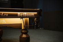 Бильярдный кий для русской пирамиды стол Weekend "Русский Гранд" (12 футов, 8 ног, 45мм камень) борта дуб, лузы премиум