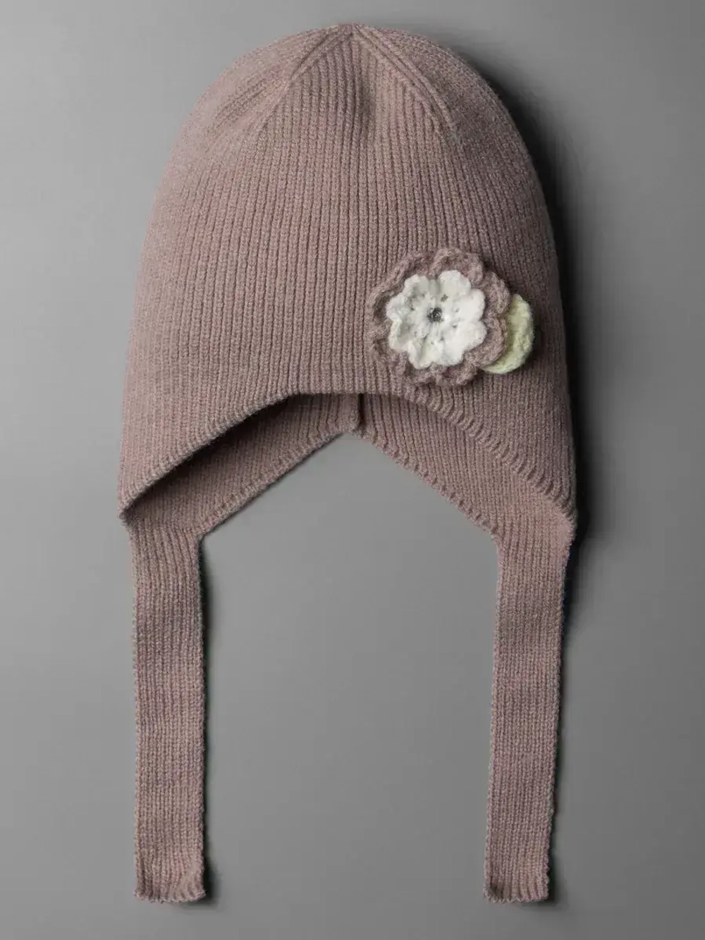 Шапка-чепчик для девочек на осень