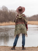 Пончо шерстяное с орнаментом