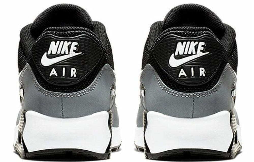 Кроссовки Nike Air Max 90 Essential