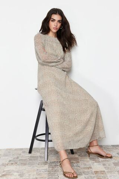 Сплетенное платье с поясом и цветочным узором на коричневой подкладке TCTSS24EB00081