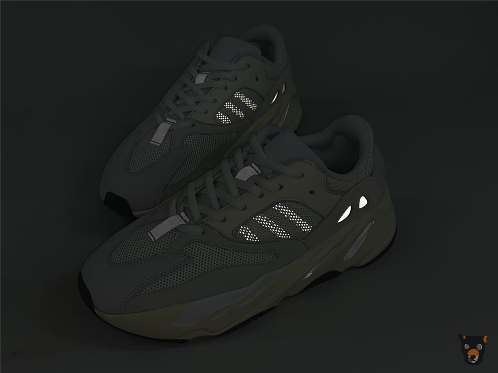 Кроссовки Yeezy Boost 700 "Analog"