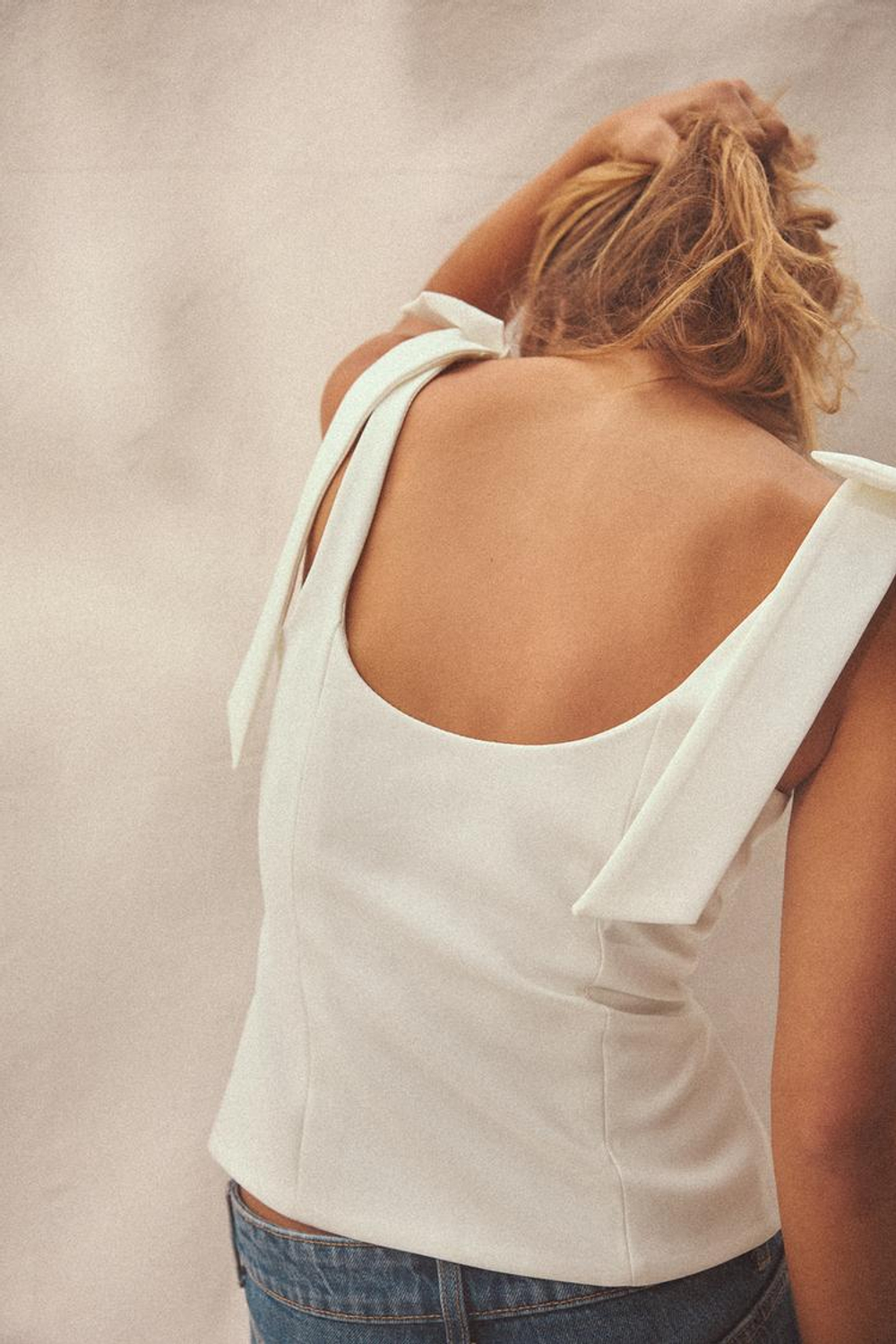 ZARA ТОП ИЗ ЭЛАСТИЧНОЙ ТАКНИ С БАНТАМИ, БЕЛЫЙ