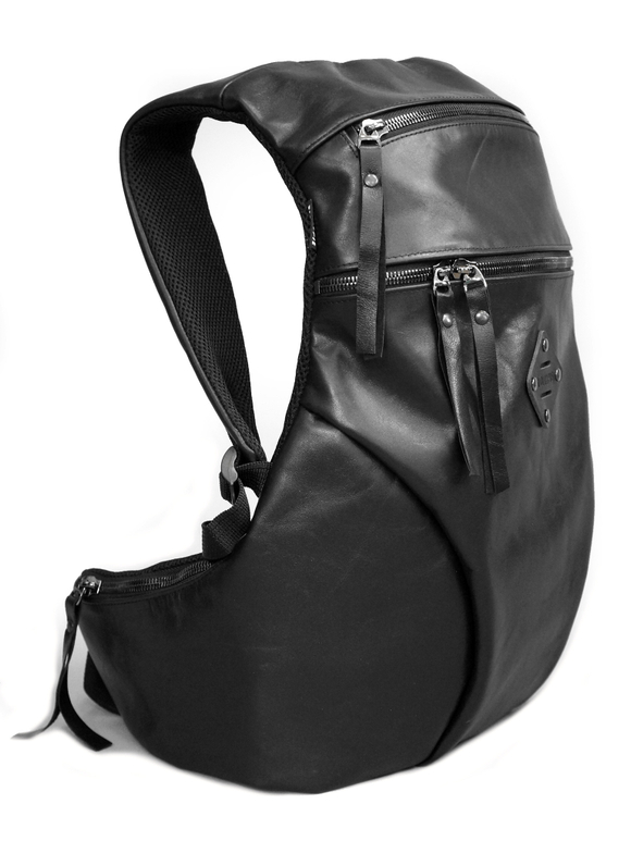 Анатомический черный рюкзак из натуральной кожи