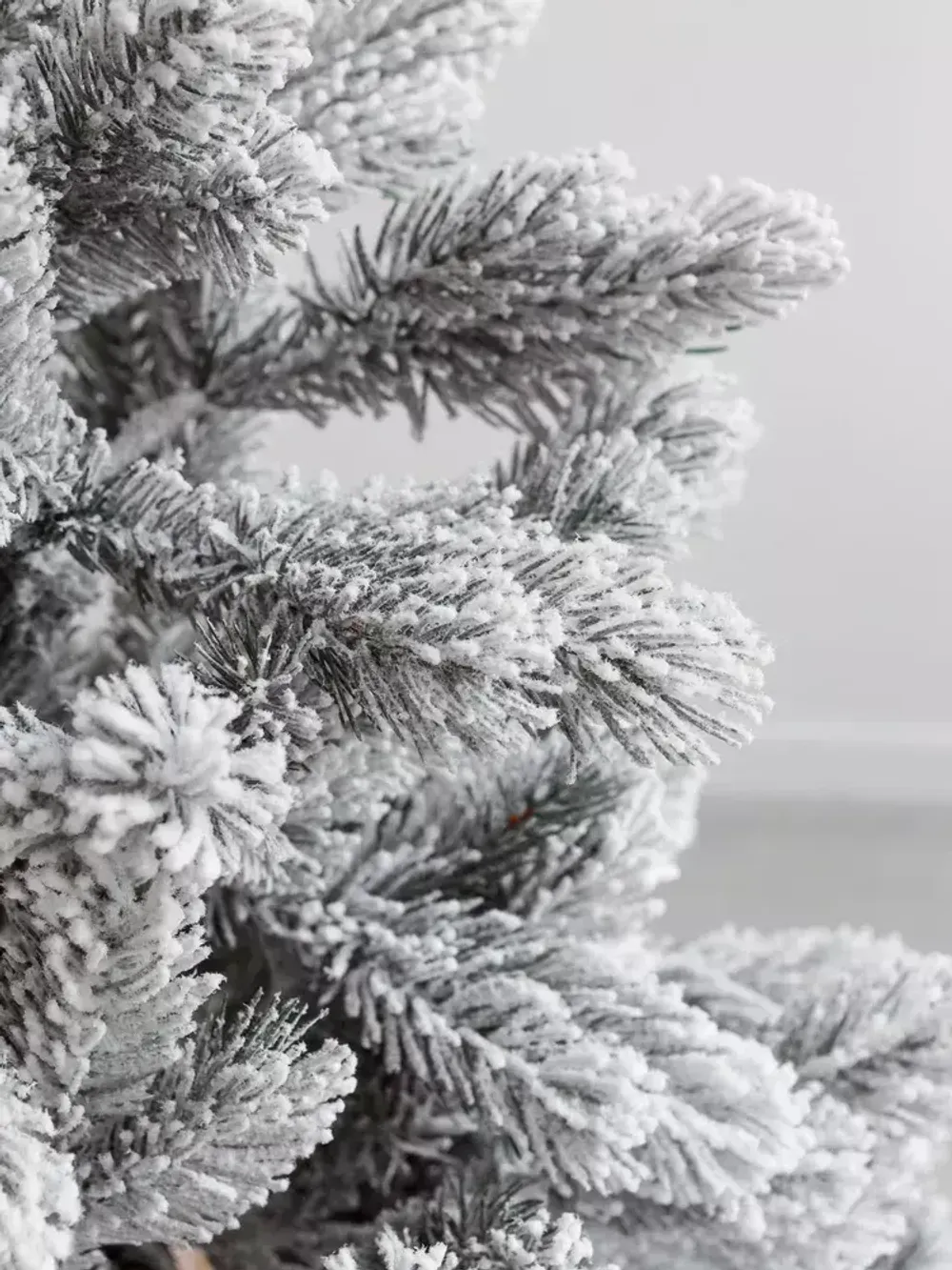 Заснеженная елка «Аляска» GT (Литая хвоя) 210 см / 2,1 м