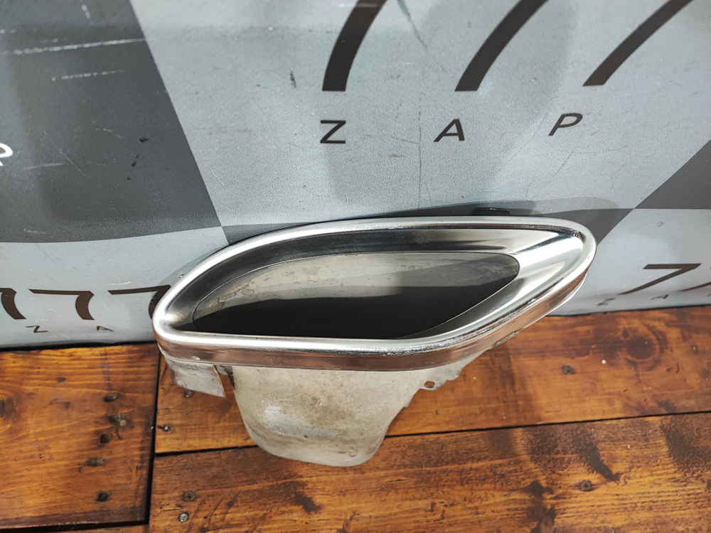 Насадка глушителя левая AMG Mercedes C W205 14-18 Б/У Оригинал A2054900300