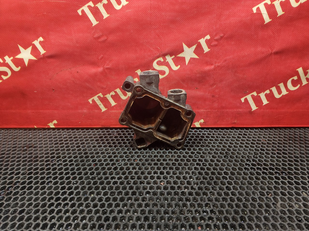 Фланец двигателя системы охлаждения