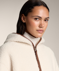 Oysho Куртка из искусственной овчины с капюшоном, экрю