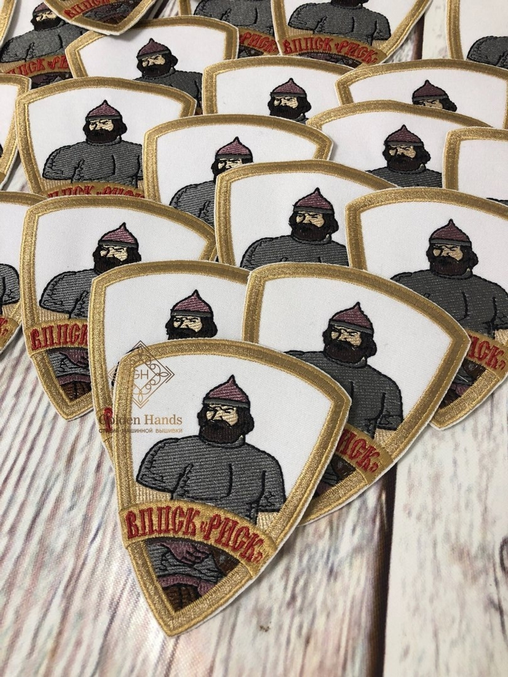 Вышивка шевронов, логотипов.