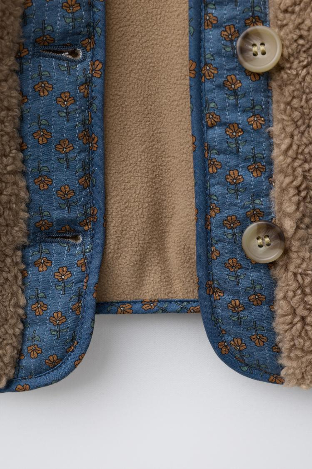 ZARA КУРТКА ИЗ ИСКУССТВЕННОЙ ОВЧИНЫ С ЦВЕТОЧНЫМ ПЭЧВОРКОМ, РЫЖЕВАТО-КОРИЧНЕВЫЙ