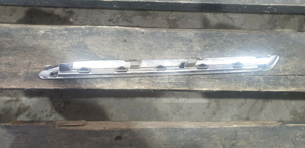 Молдинг решетки радиатора Mercedes E (W213) Б/У Оригинал A2138880273