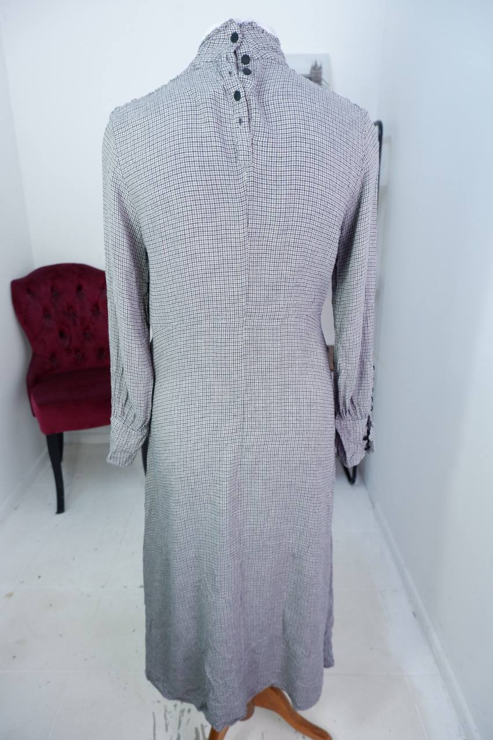 Платье Zara в лаконичном дизайне, маркировка L, визуально 46/48 размер