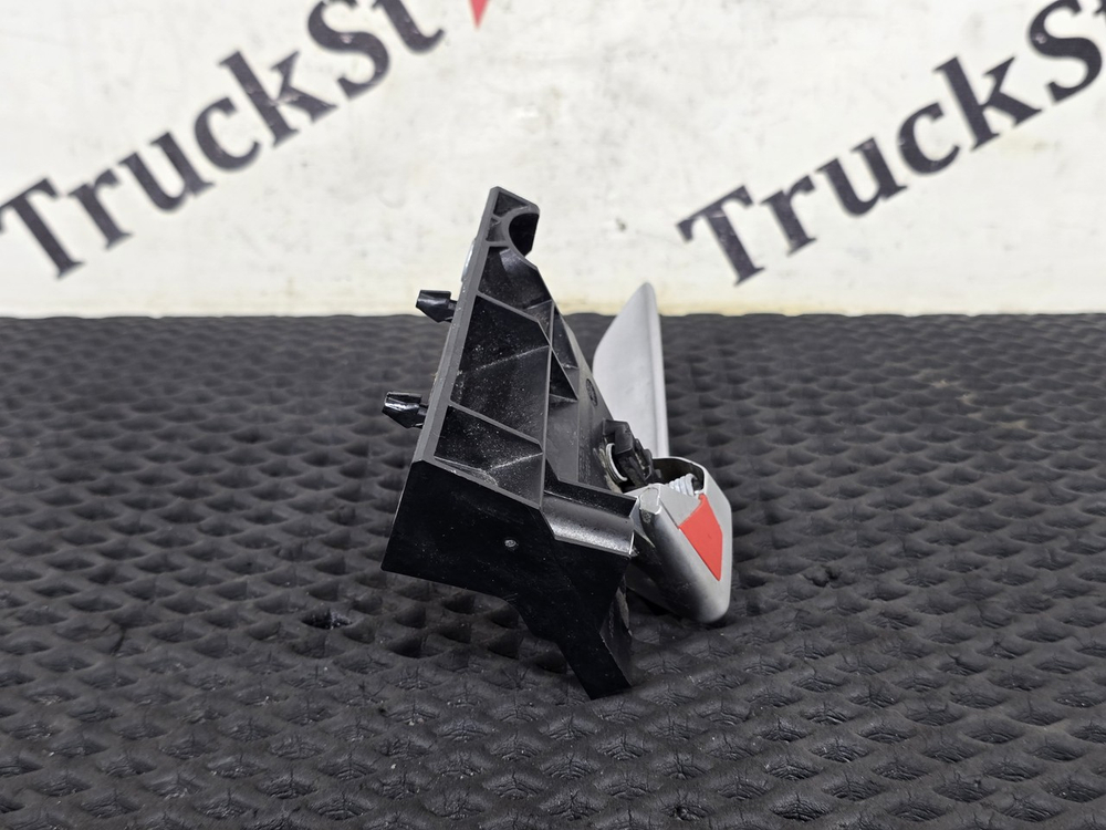 Ручка двери внутренняя левая