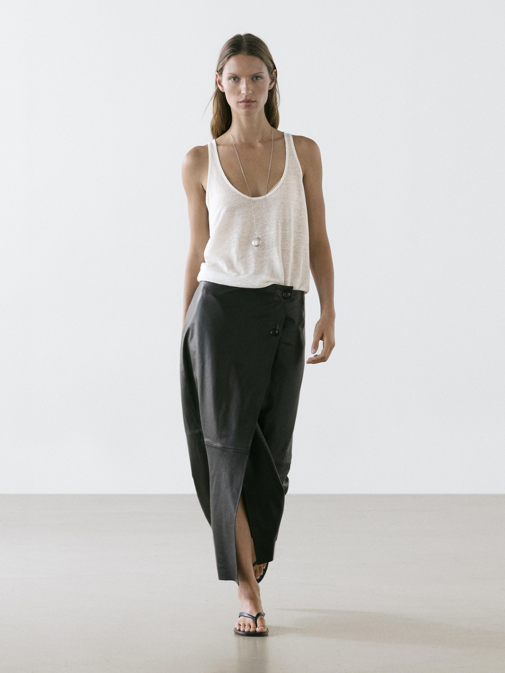 Massimo Dutti Юбка миди из кожи наппа со швами, черный