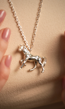 Кулон " Грациозная Лошадь"