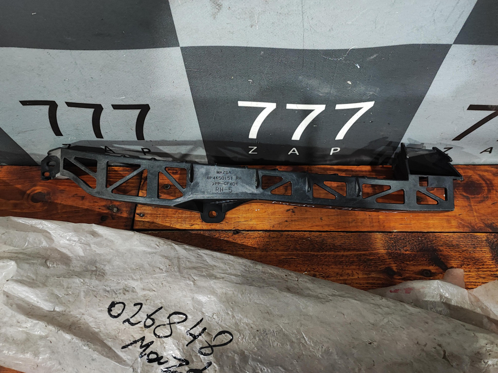 Кронштейн фары правой Mazda 3 (BK) 02-09 Новое Оригинал BP4K50151D