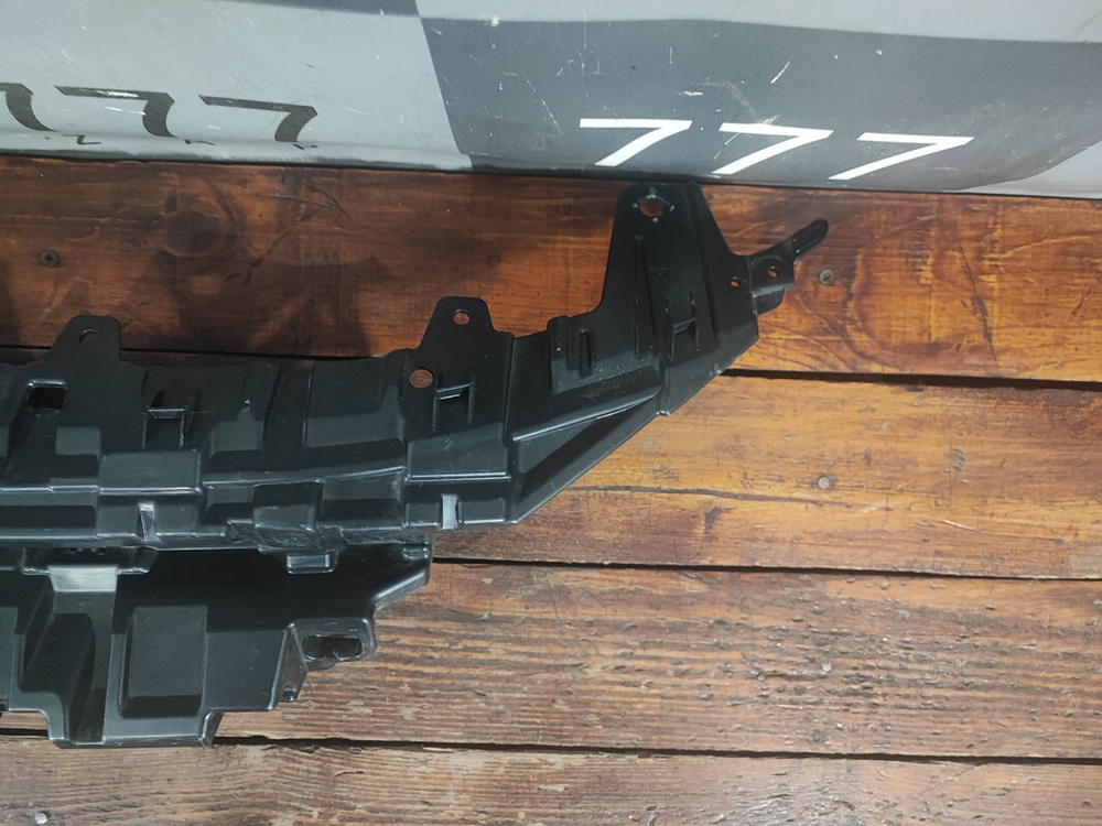 Кронштейн решетки радиатора Toyota RAV4 V (XA50) 18-нв Б/У Оригинал 531150R030