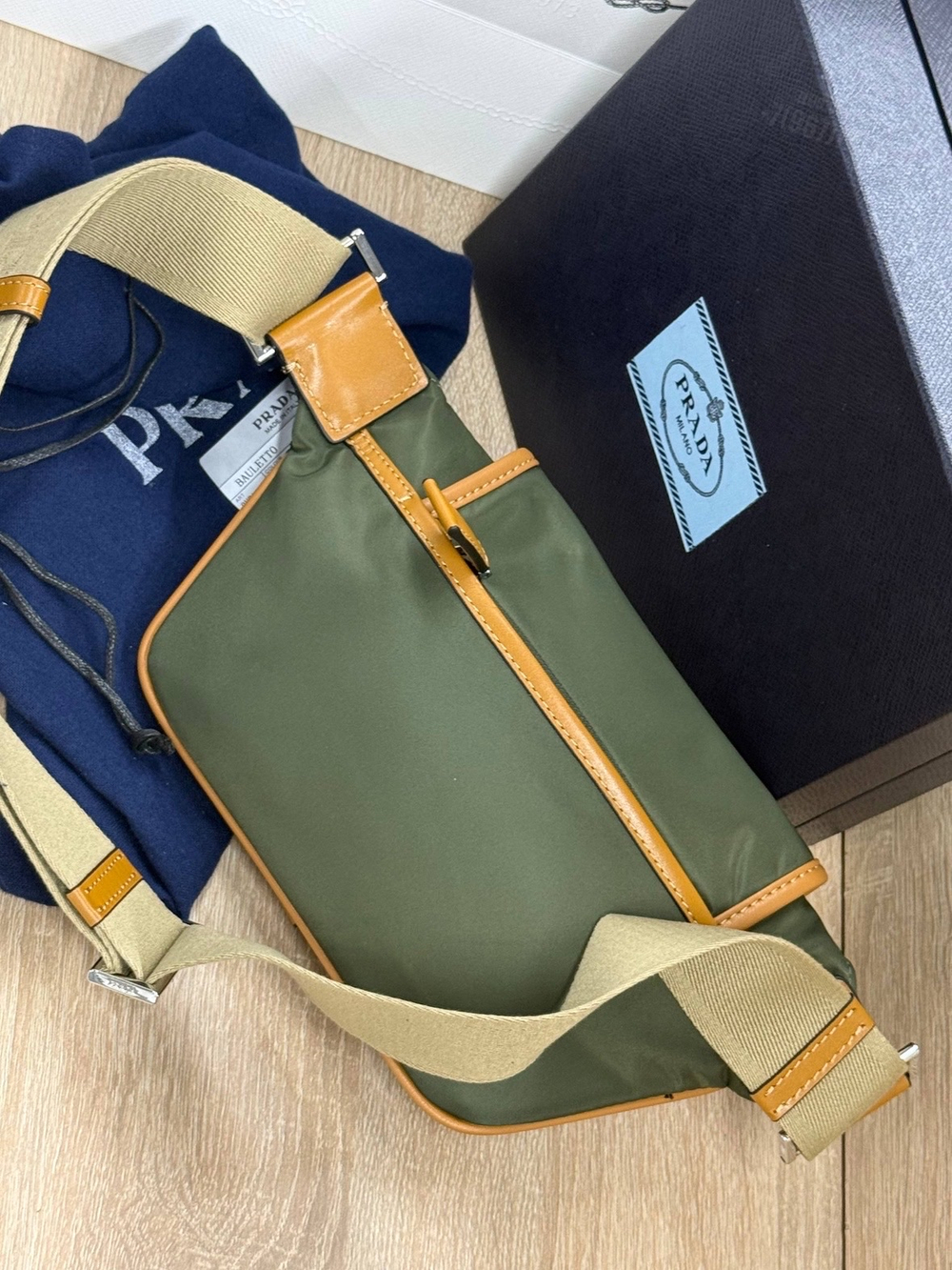 Поясная-нагрудная сумка Prada