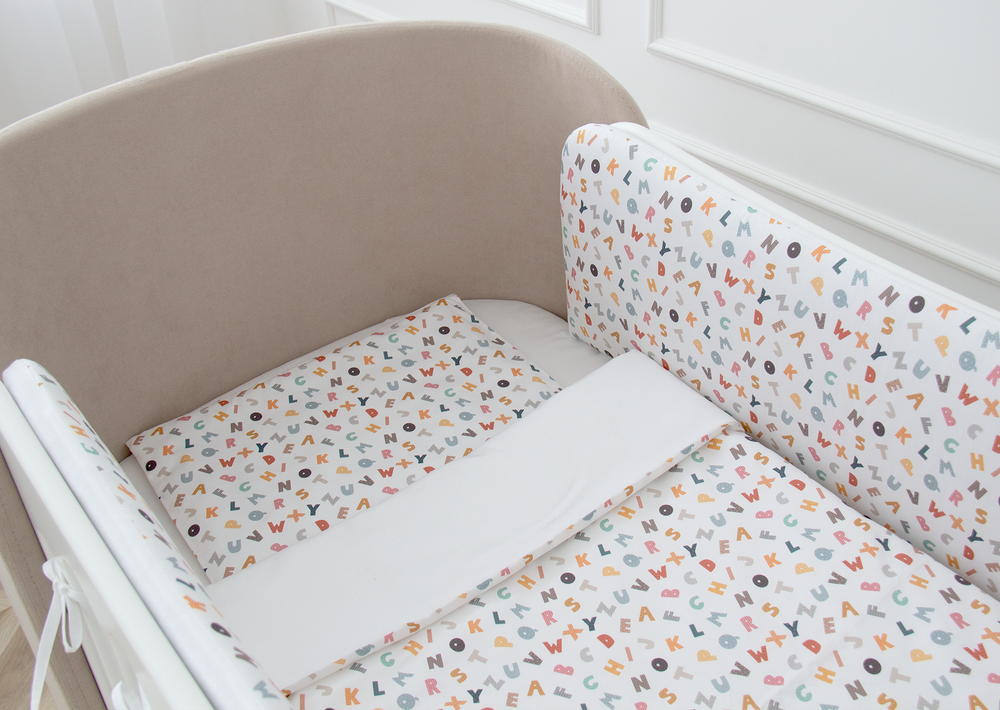 Постельное бельё в детскую кроватку «Разноцветные буквы» (сатин)