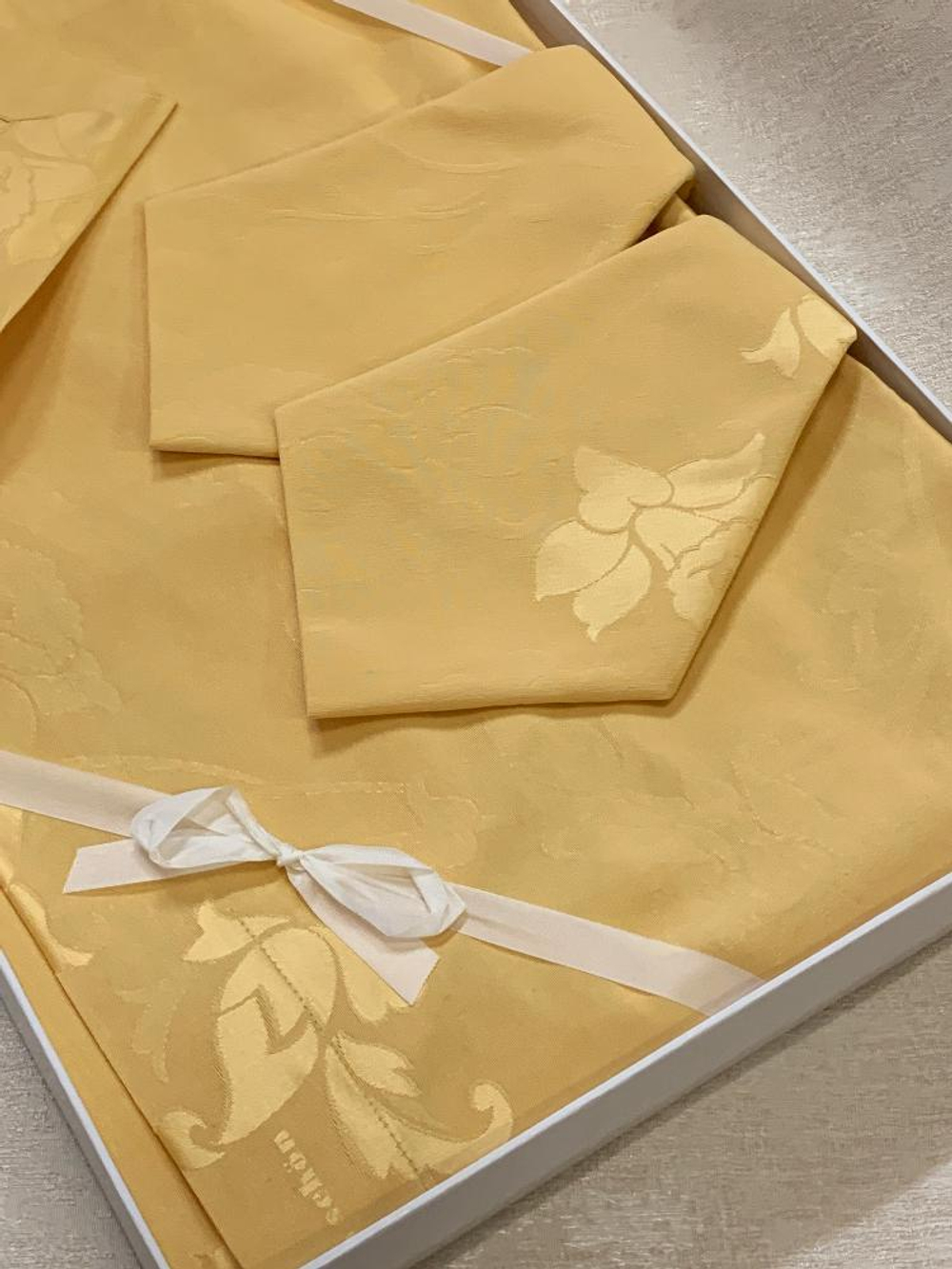 Скатерть 170х270 и 12 салфеток Gamba 9812 Oro золотая