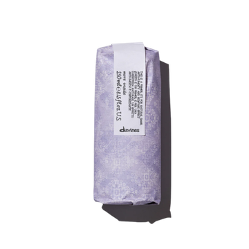 DAVINES Спрей-праймер для блеска и объема волос, защита от влаги More Inside