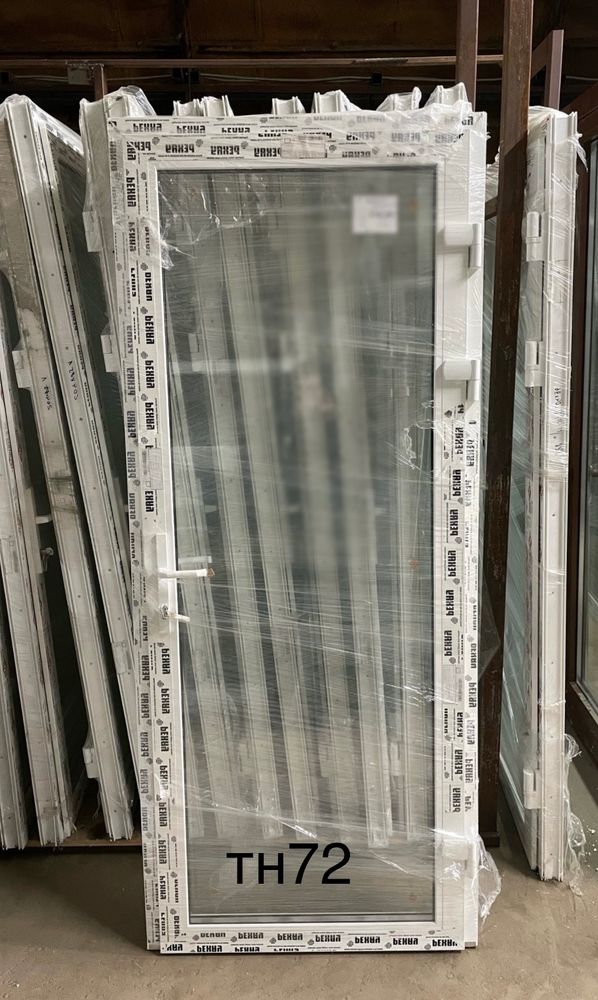 Пластиковая дверь 2040(в) х 850(ш) прав РЕХАУ новая