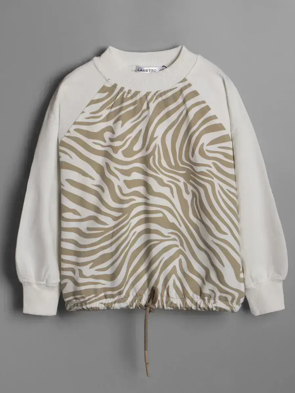 Белый костюм для девочки с юбкой на осень