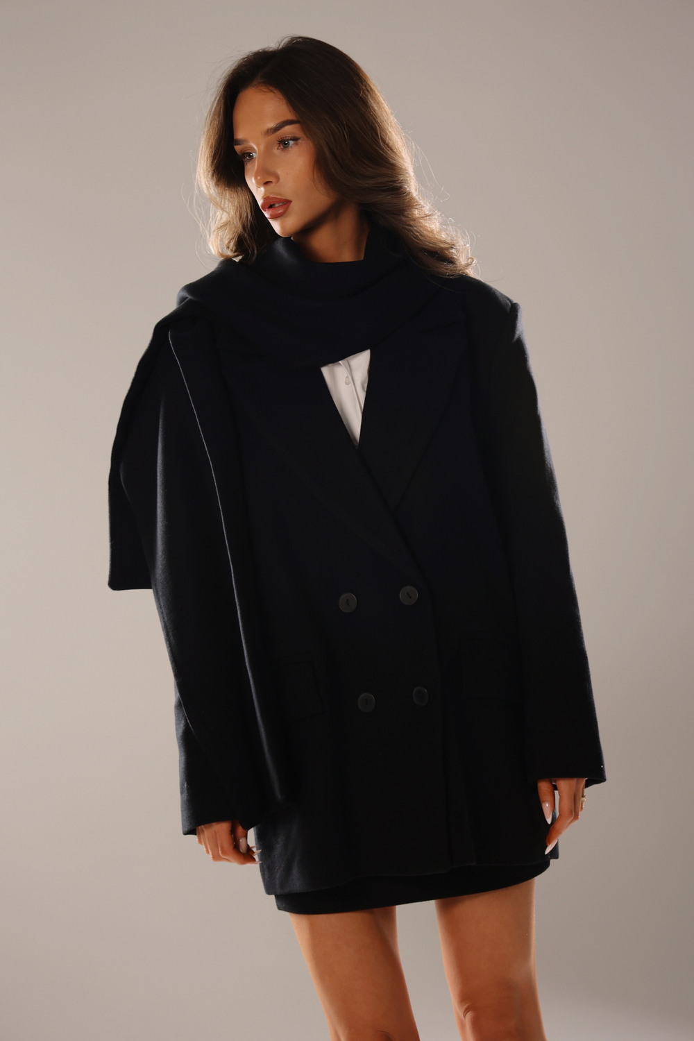 Пальто-пиджак с юбкой в черном цвете