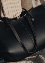 Сумка Polene Cyme EDITION TEXTURED BLACK WITH ECRU STITCHING